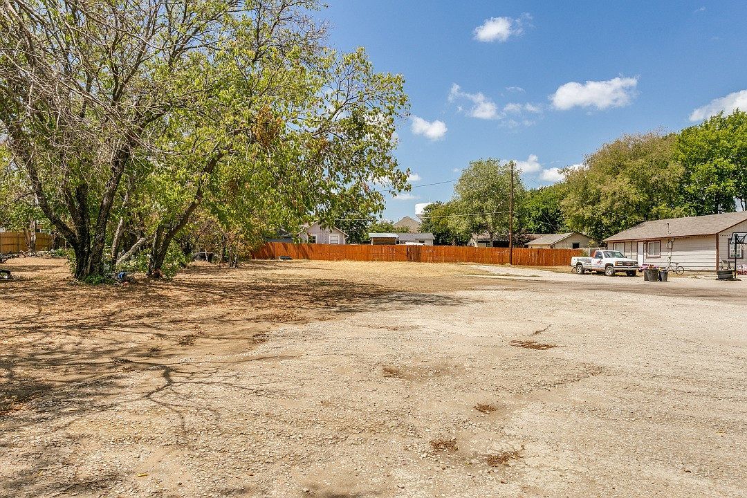 415 Jones St Grapevine, TX 76051 - Thumbnail 3