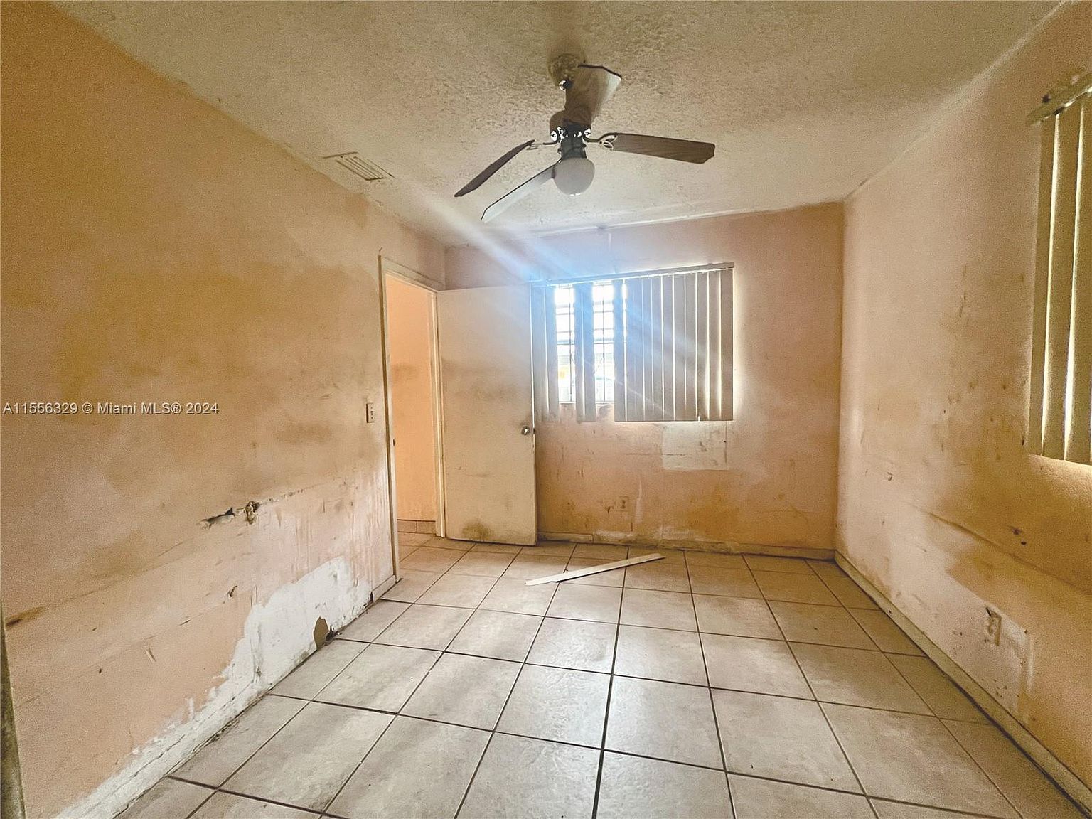 1915 NW 83rd St Miami, FL 33147 - Thumbnail 3