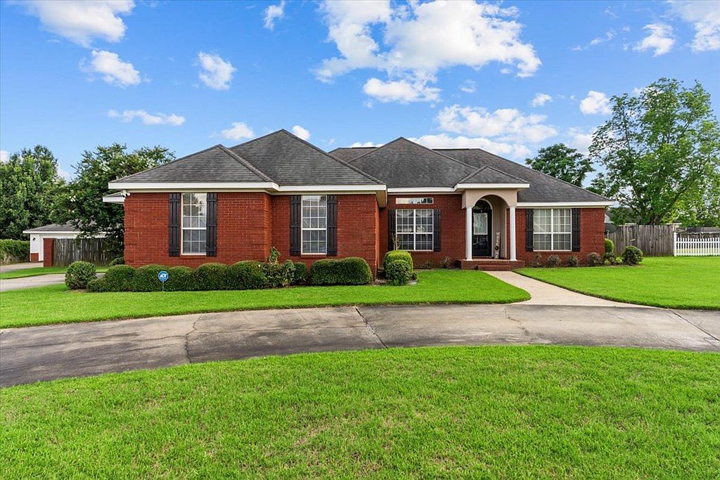 110 Lake Ln Headland, AL 36345 - Thumbnail 3