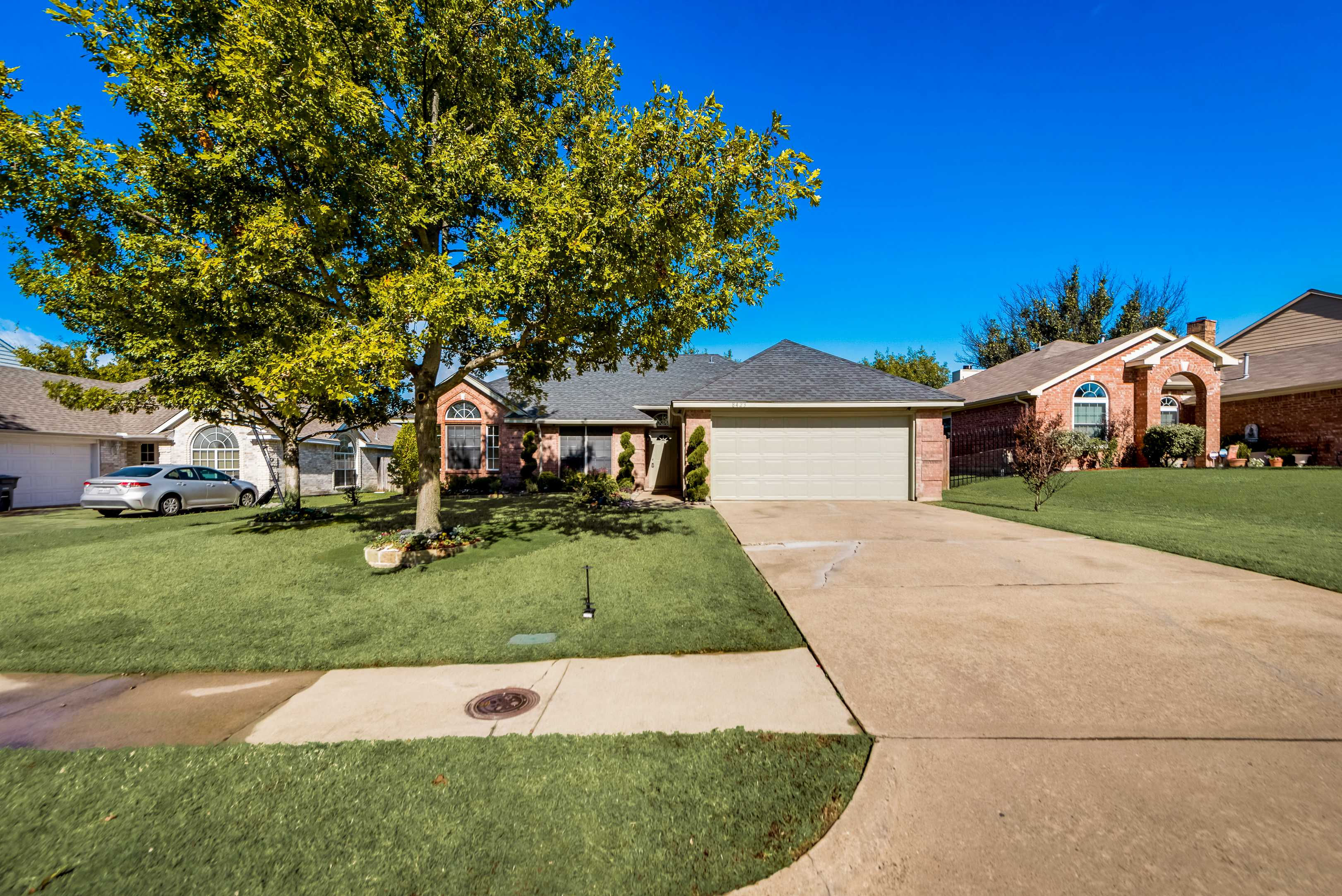 8423 Creekbluff Drive, Dallas, TX, USA, 75249 - Thumbnail 3