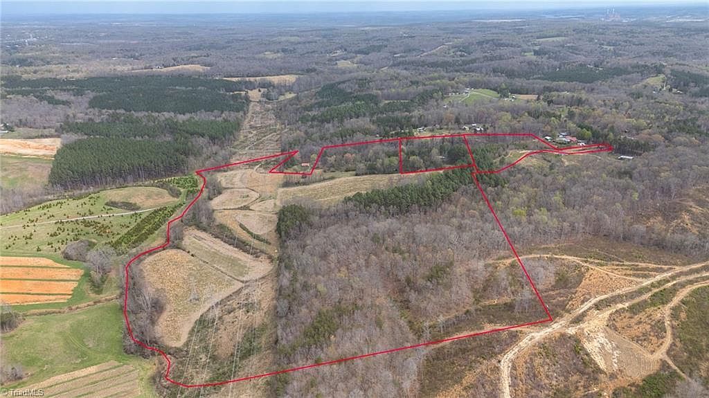 6988 Salem Chapel Rd Walnut Cove, NC 27052 - Thumbnail 3