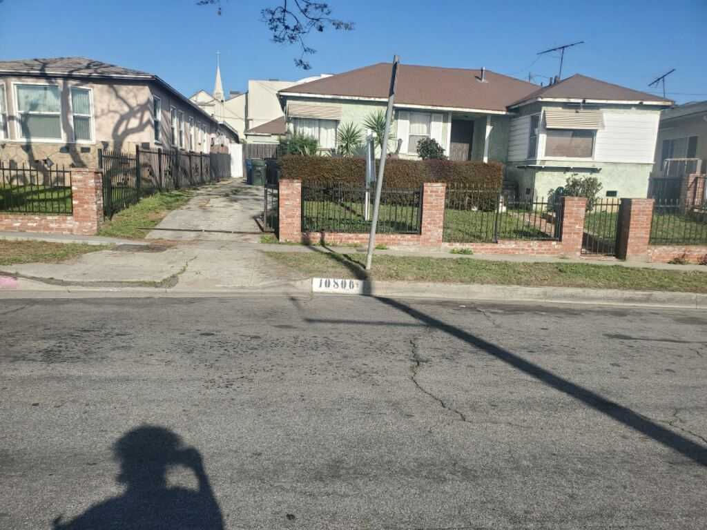 10806 S St Andrews Pl, Los Angeles, CA, USA, 90047 - Thumbnail 3