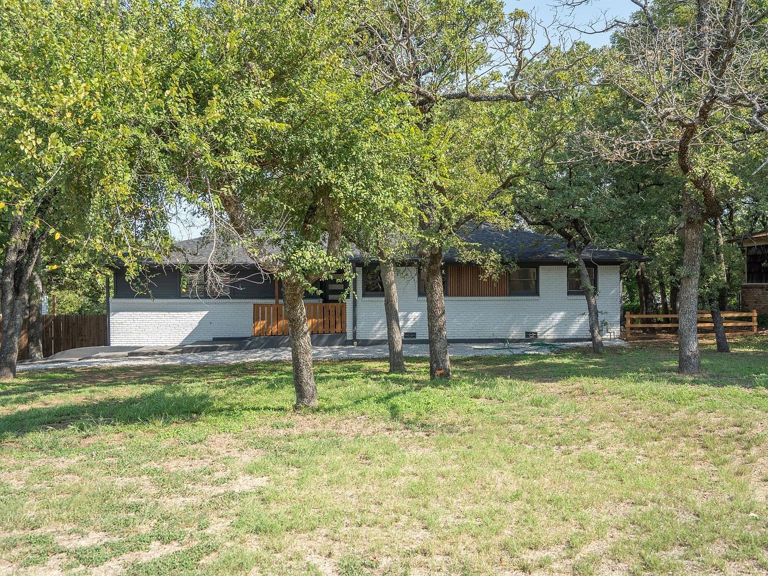 5917 Yosemite Dr Fort Worth, TX 76112 - Thumbnail 3