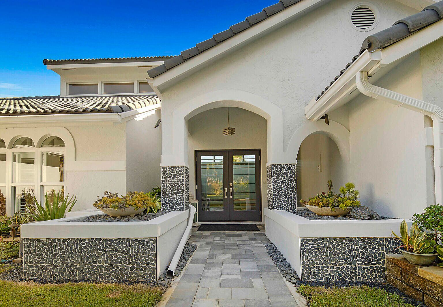 2155 Rabbit Hollowe Cir Delray Beach, FL 33445 - Thumbnail 3