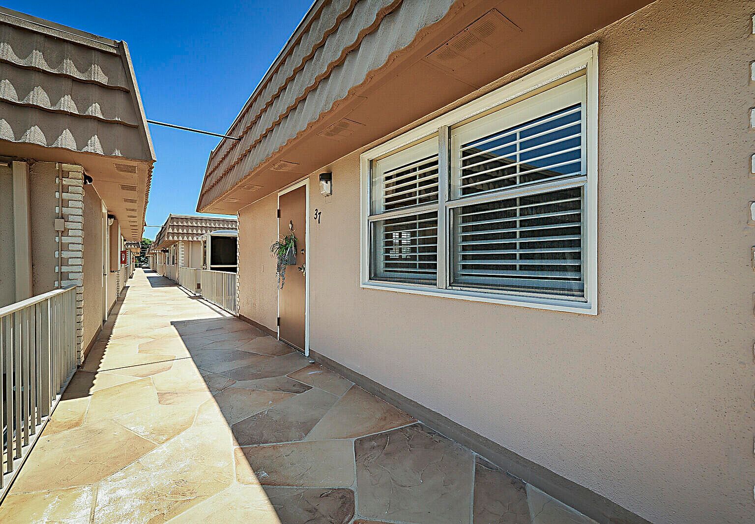 37 Brittany Ave #A Delray Beach, FL 33446 - Thumbnail 3