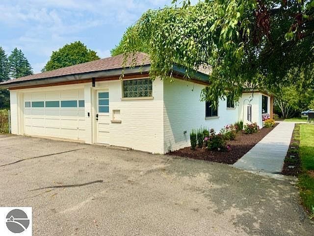 5811 N Luce Rd Alma, MI 48801 - Thumbnail 3