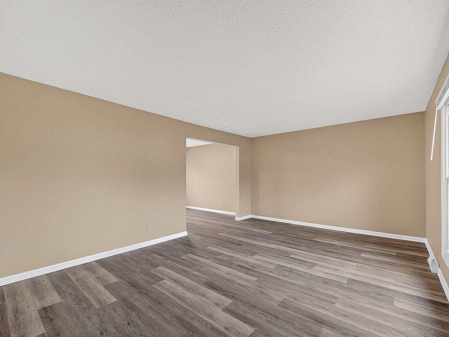 323 E Broad St Des Moines, IA 50315 - Thumbnail 3