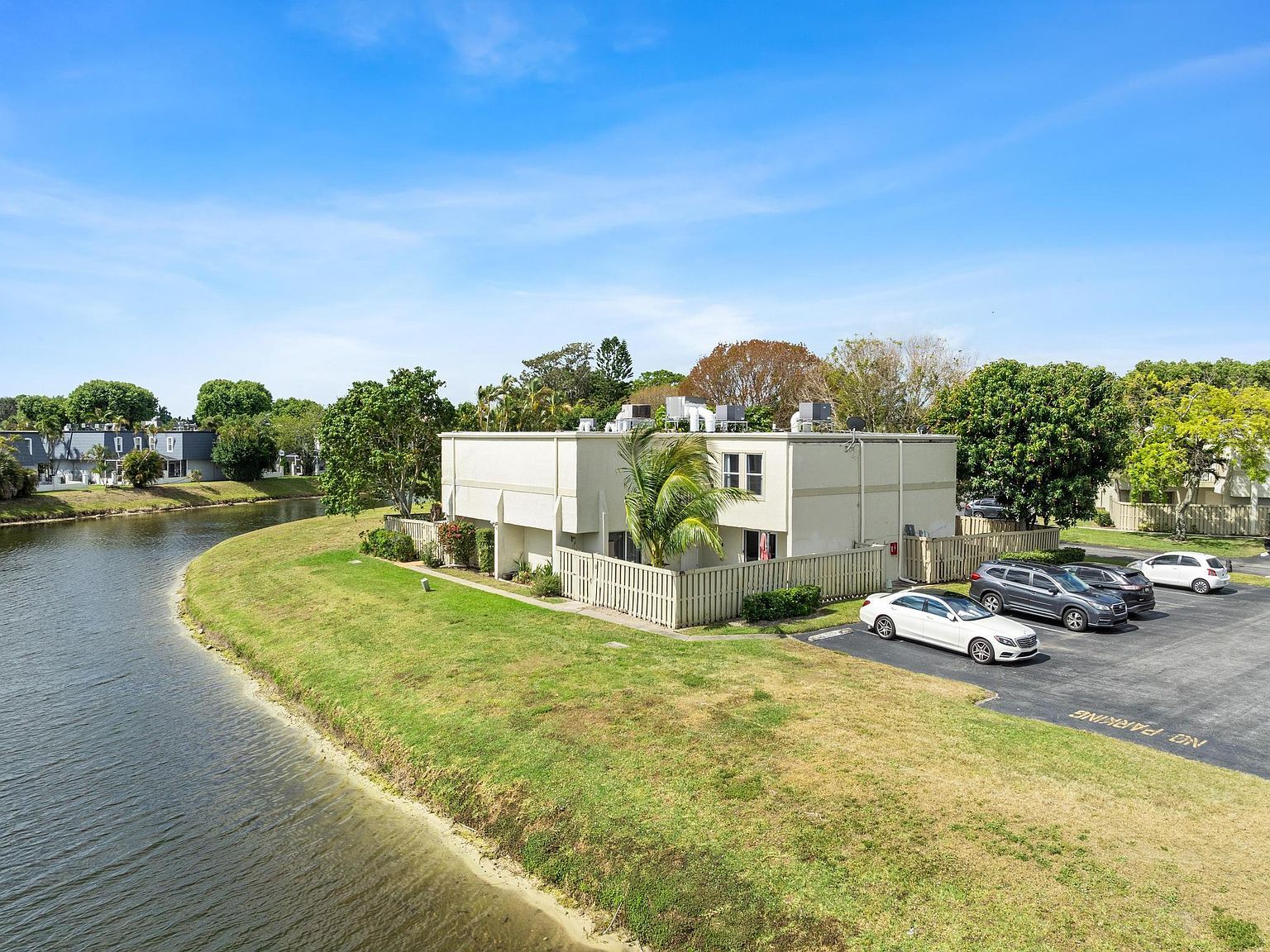 12128 Regal Ct E Wellington, FL 33414 - Thumbnail 3