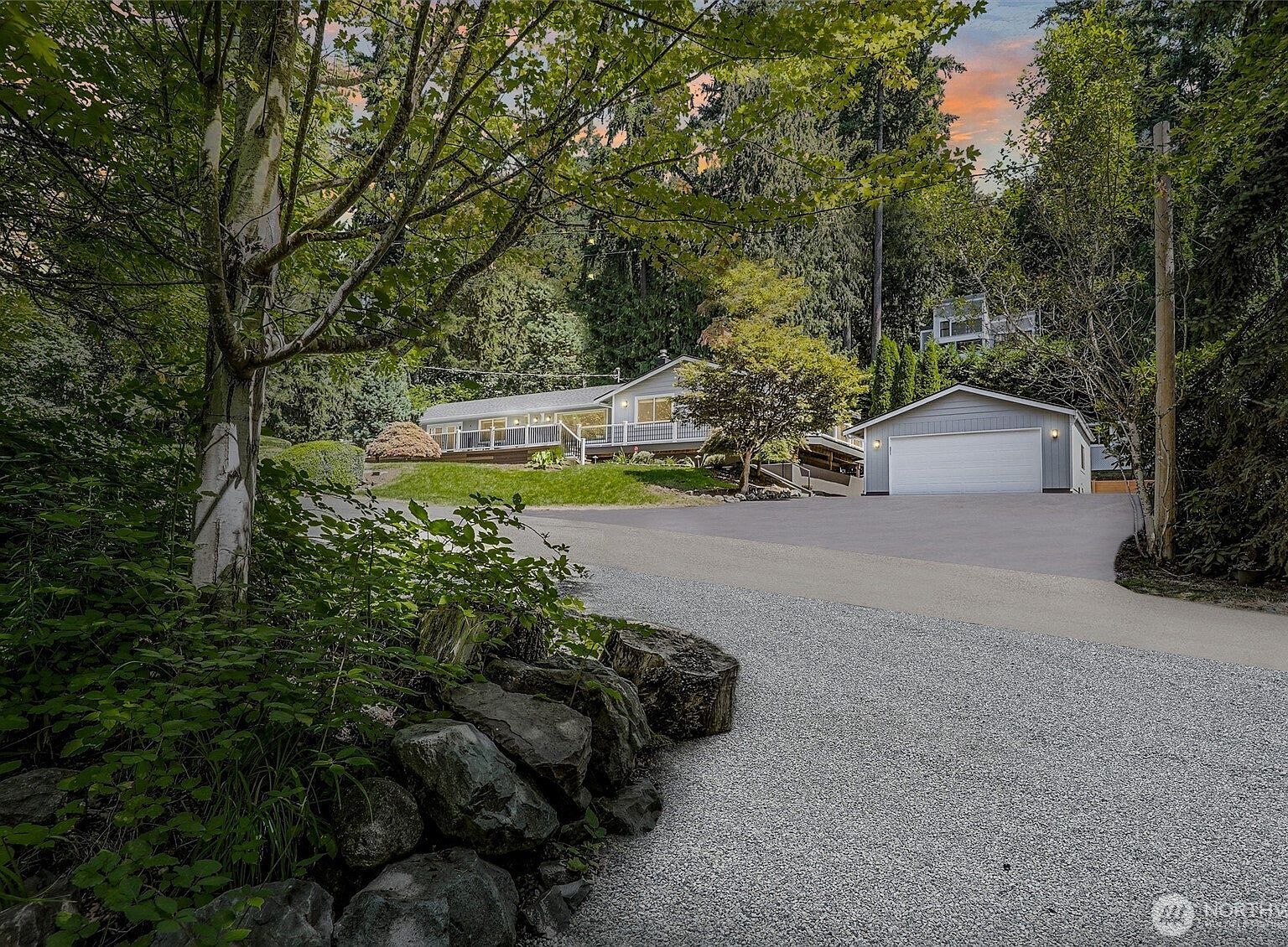 1136 205th Ave NE Sammamish, WA 98074 - Thumbnail 3