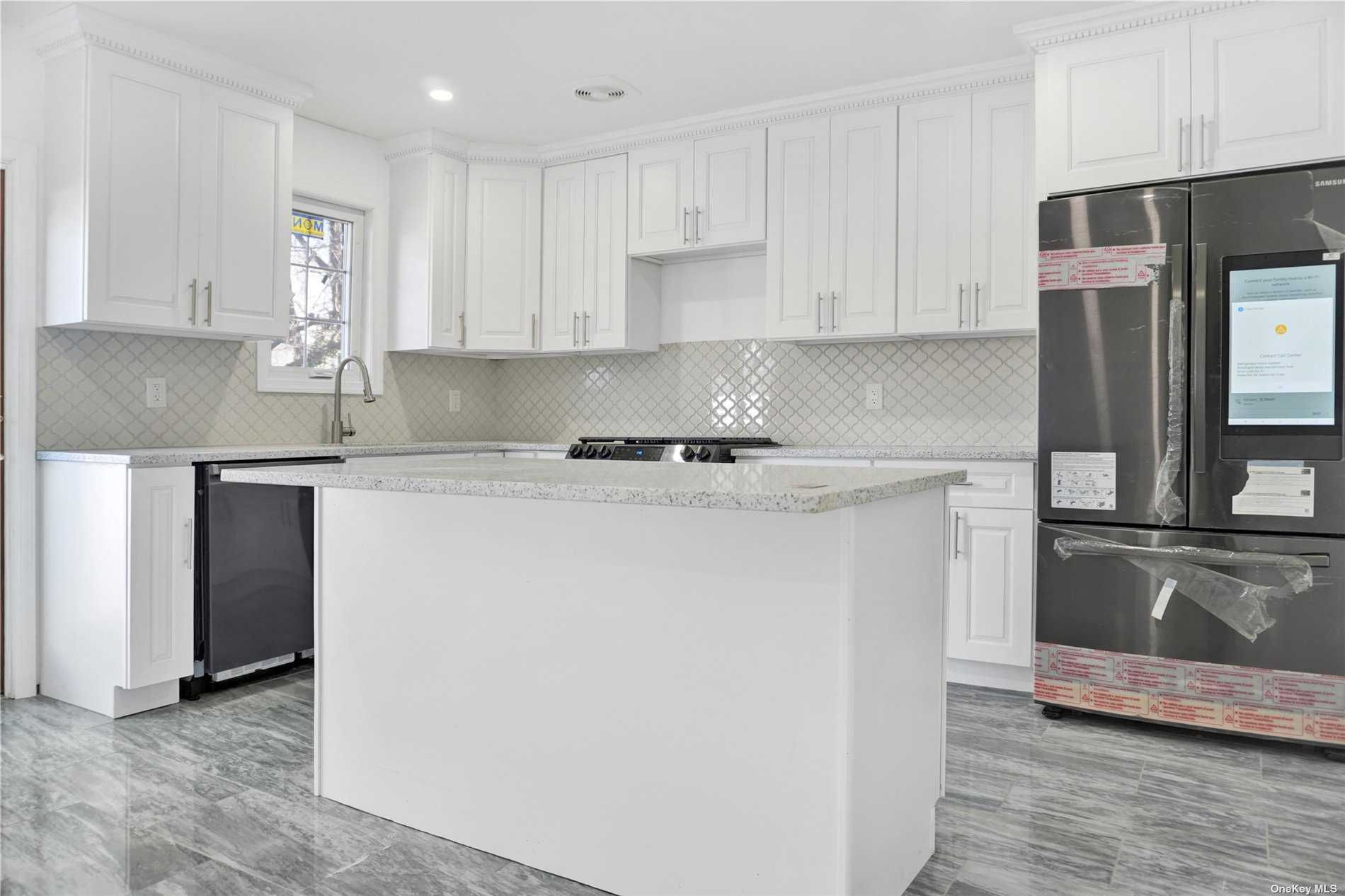 84-55 252nd St, Bellerose Manor, NY, USA, 11426 - Thumbnail 4