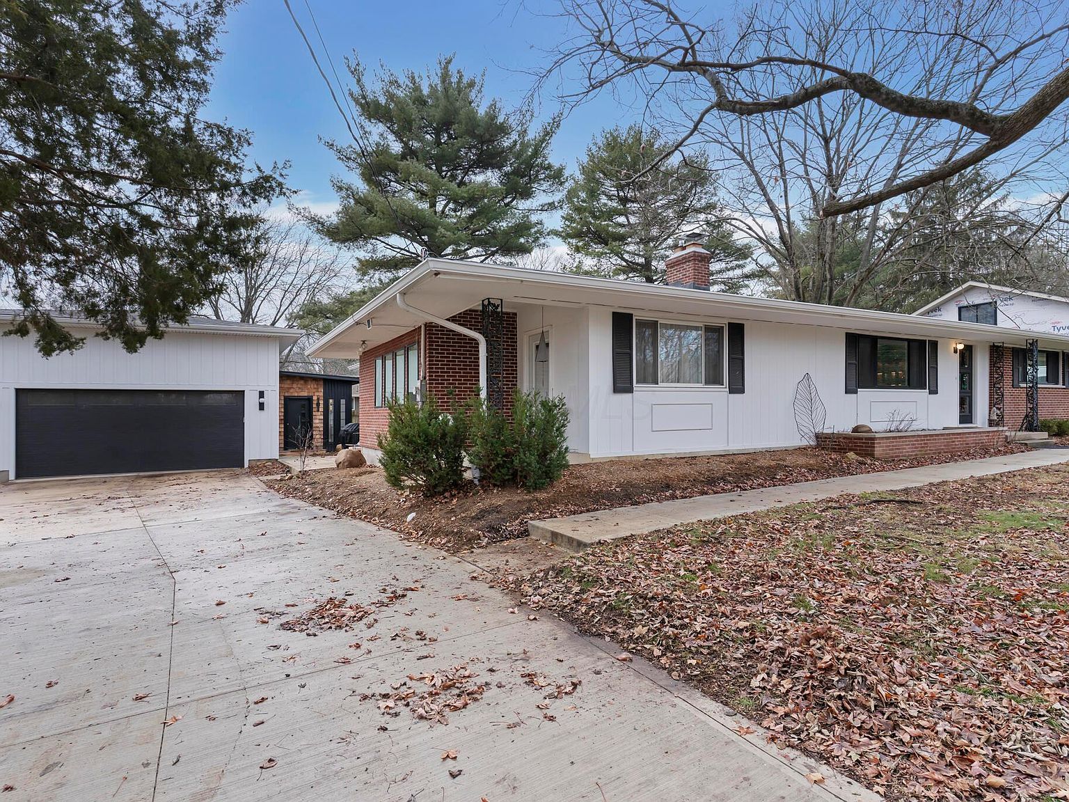 4385 Hayden Falls Dr Columbus, OH 43221 - Thumbnail 3