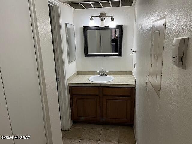 1810 E Blacklidge Dr APT 403 Tucson, AZ 85719 - Thumbnail 3