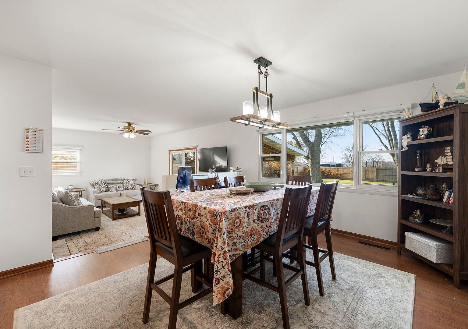 6812 Wainwright Dr Woodridge, IL 60517 - Thumbnail 3