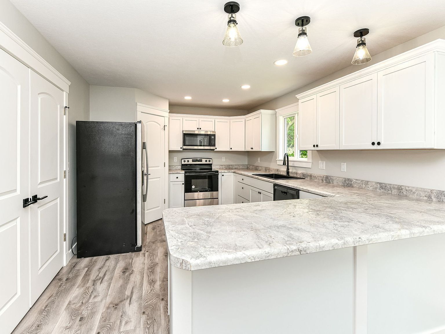 1631 Kentucky Ave Columbus, IN 47201 - Thumbnail 3