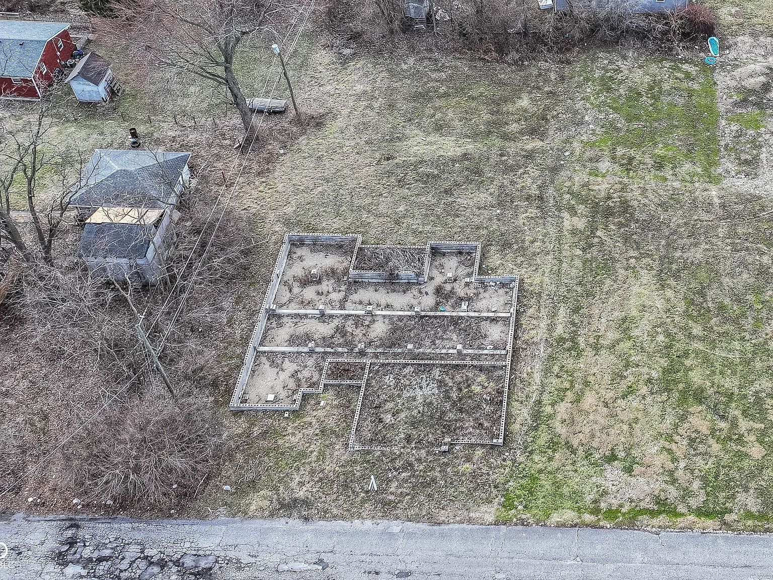 2332 Hobart Rd Indianapolis, IN 46203 - Thumbnail 3