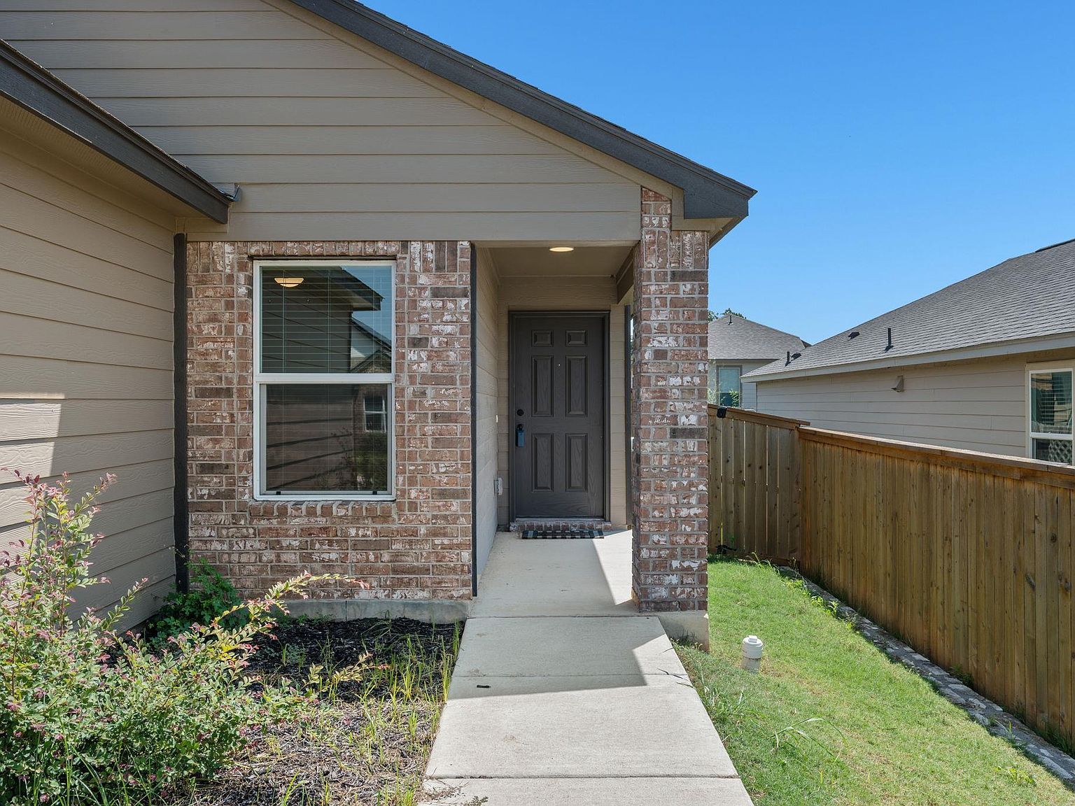 117 Robert Hightower Cv Jarrell, TX 76537 - Thumbnail 3