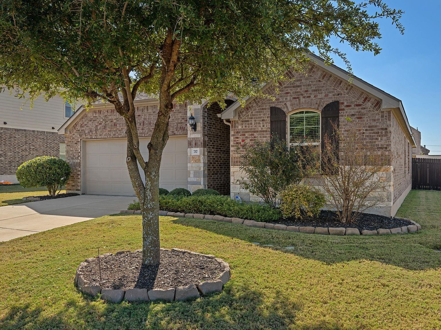 717 N Emory Cv Hutto, TX 78634 - Thumbnail 3