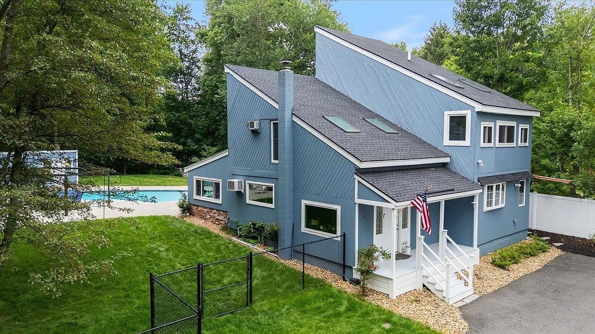 37 Pike Street Nashua, NH 03060 - Thumbnail 3