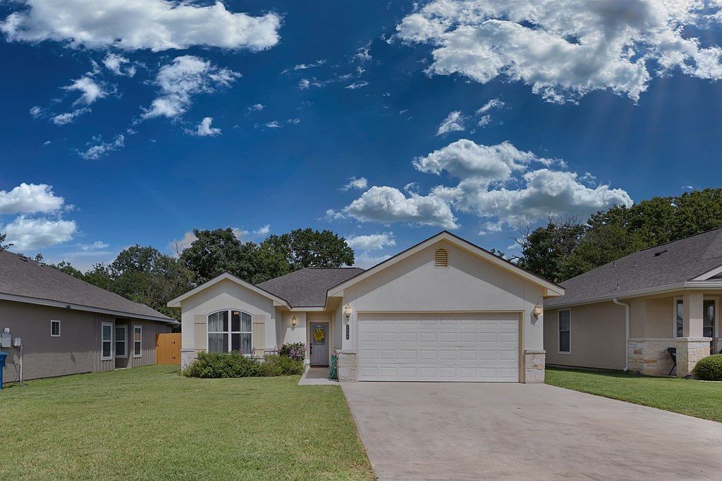 1904 Weston Loop Kerrville, TX 78028 - Thumbnail 3