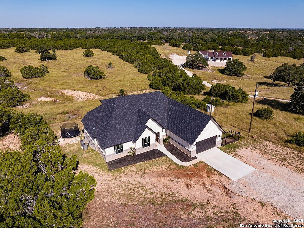135 Lone Oak Kerrville, TX 78028 - Thumbnail 3