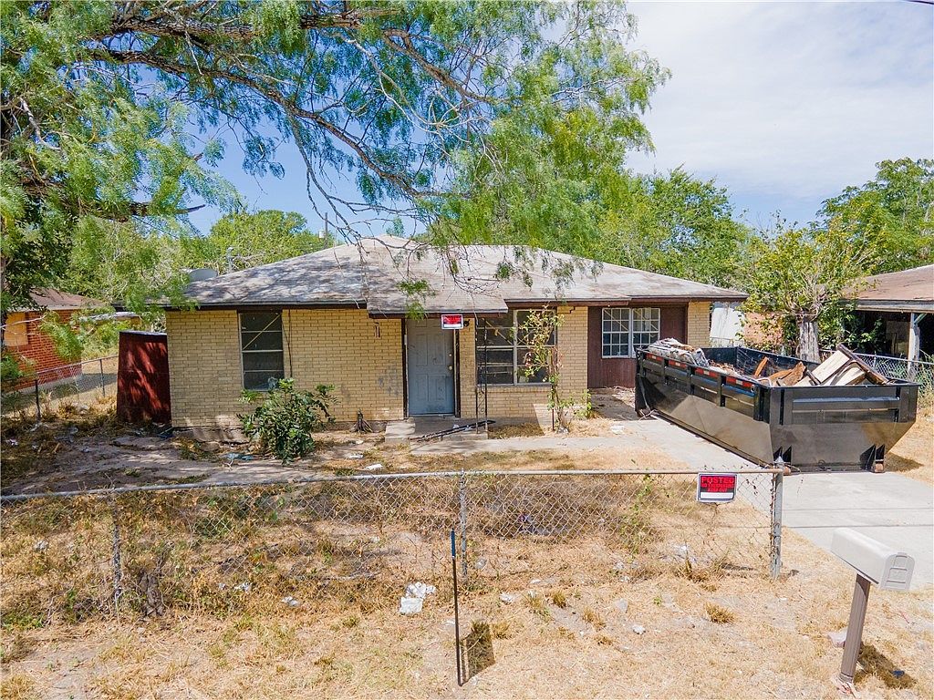 205 Brazos St George West, TX 78022 - Thumbnail 3