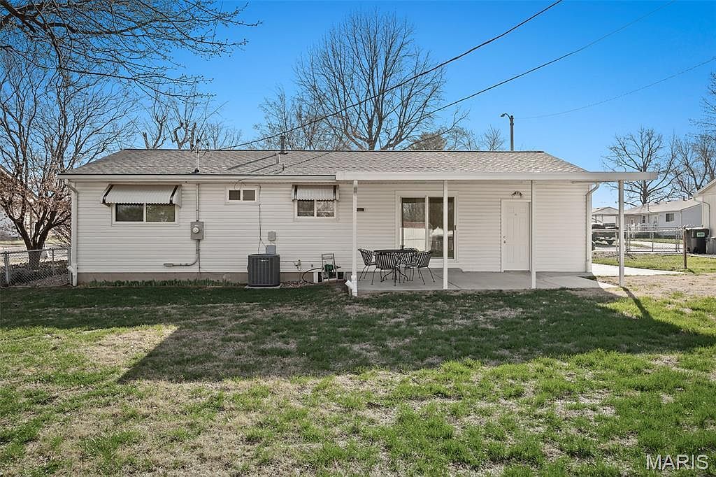 2605 Kelsey Ln Saint Charles, MO 63301 - Thumbnail 3