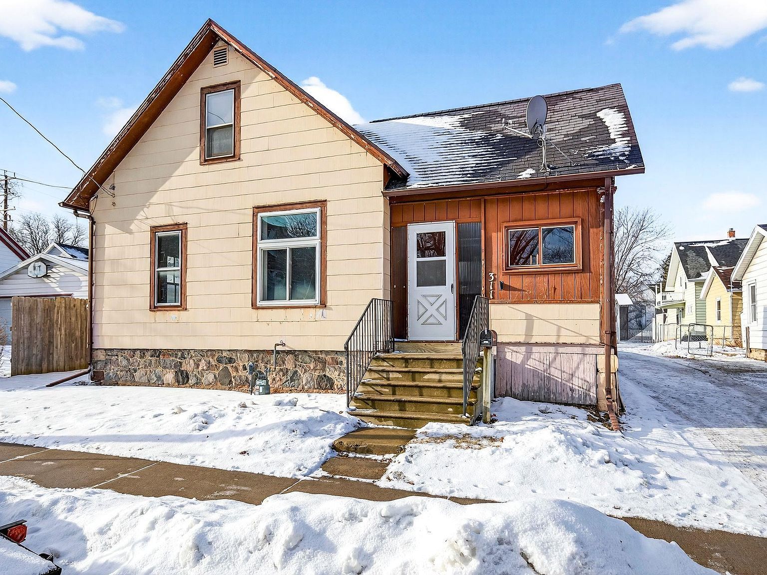 311 Isabella St Neenah, WI 54956 - Thumbnail 3