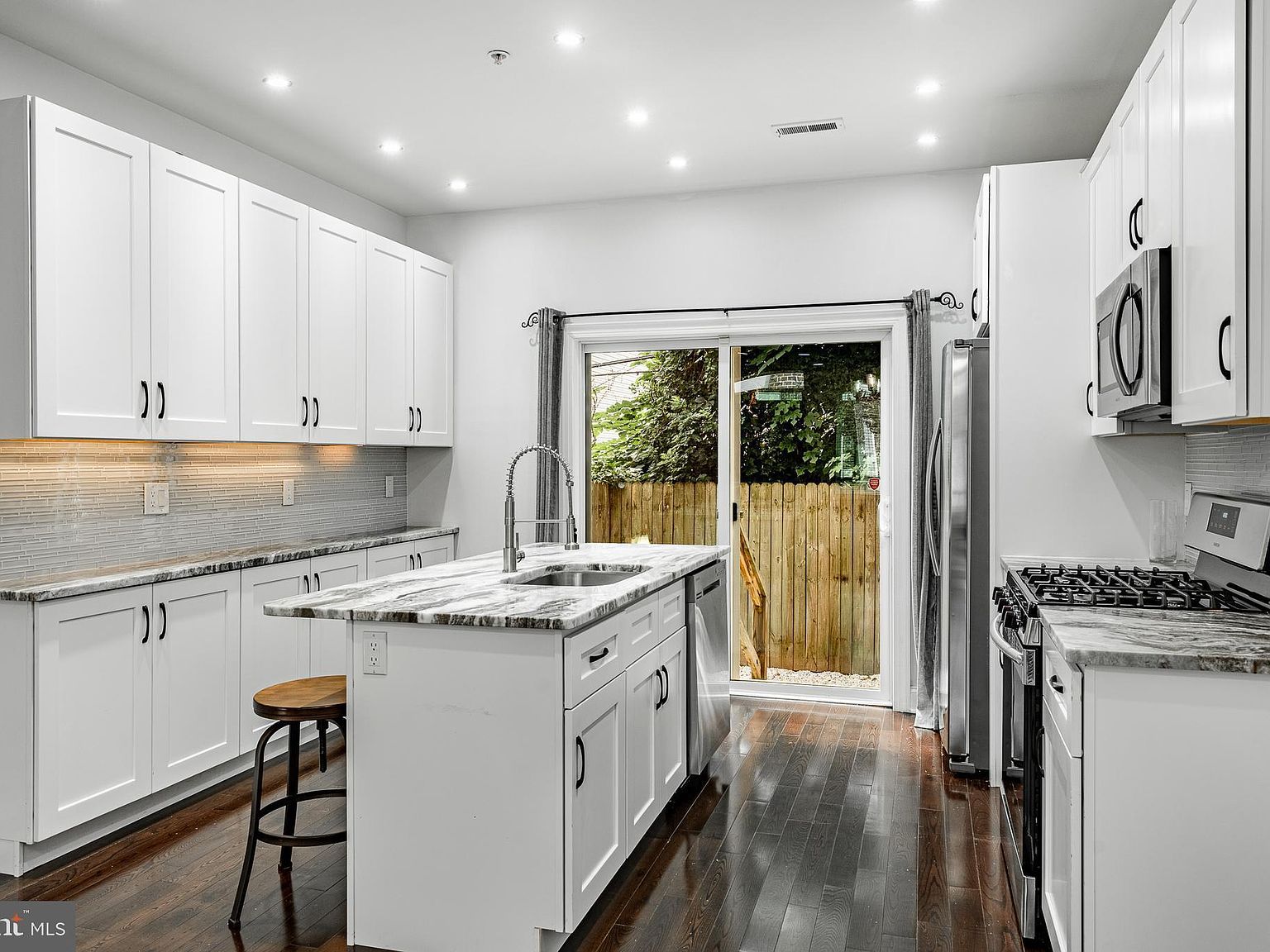 630 Dudley St Philadelphia, PA 19148 - Thumbnail 3