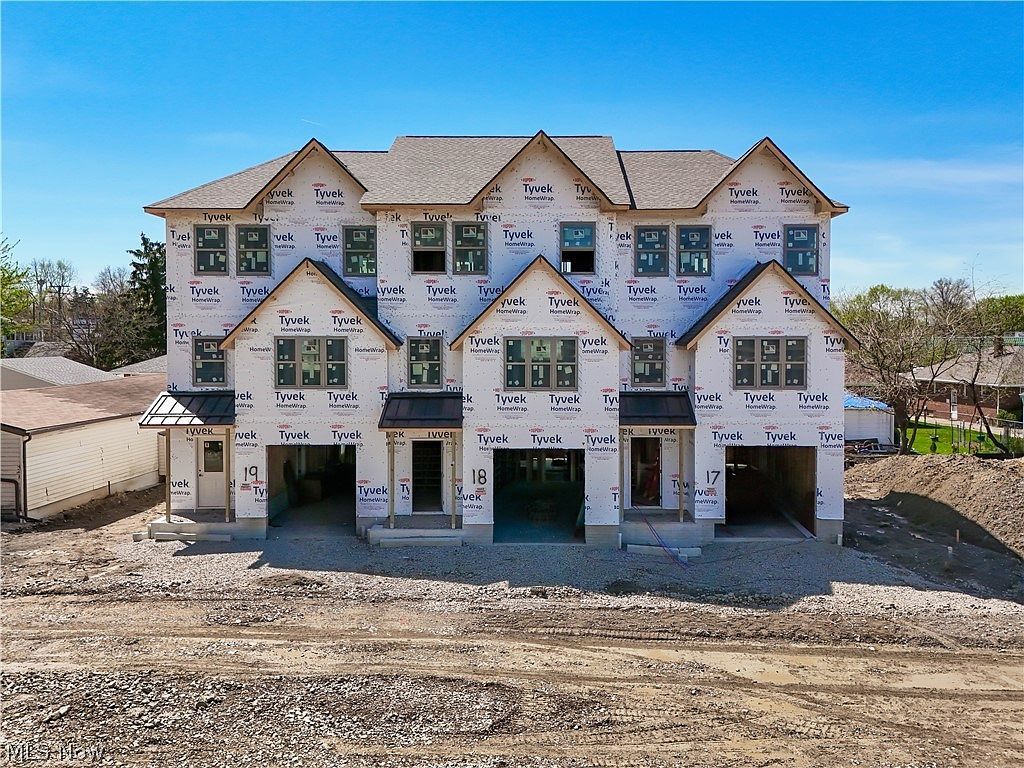32741 Warren Rd Cleveland, OH 44111 - Thumbnail 3