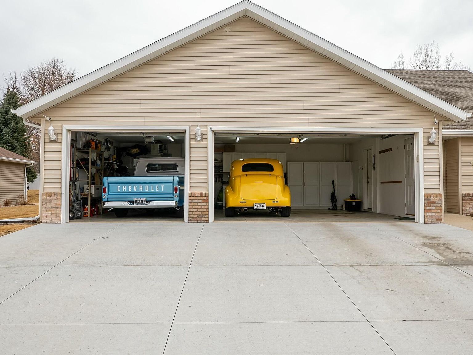 315 Versailles Ave Bismarck, ND 58503 - Thumbnail 3