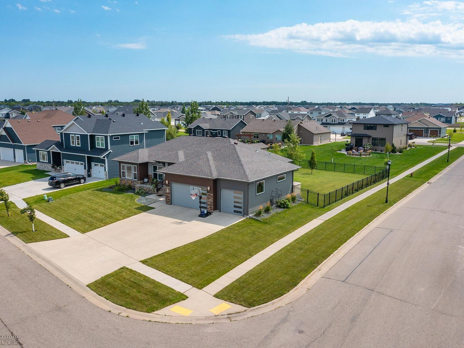 1069 51st Ave W West Fargo, ND 58078 - Thumbnail 3