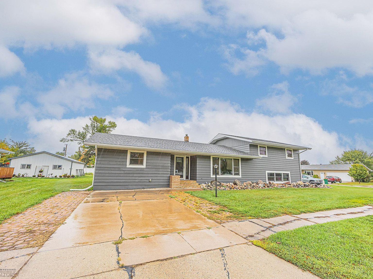 322 4th Ave SE Hillsboro, ND 58045 - Thumbnail 3