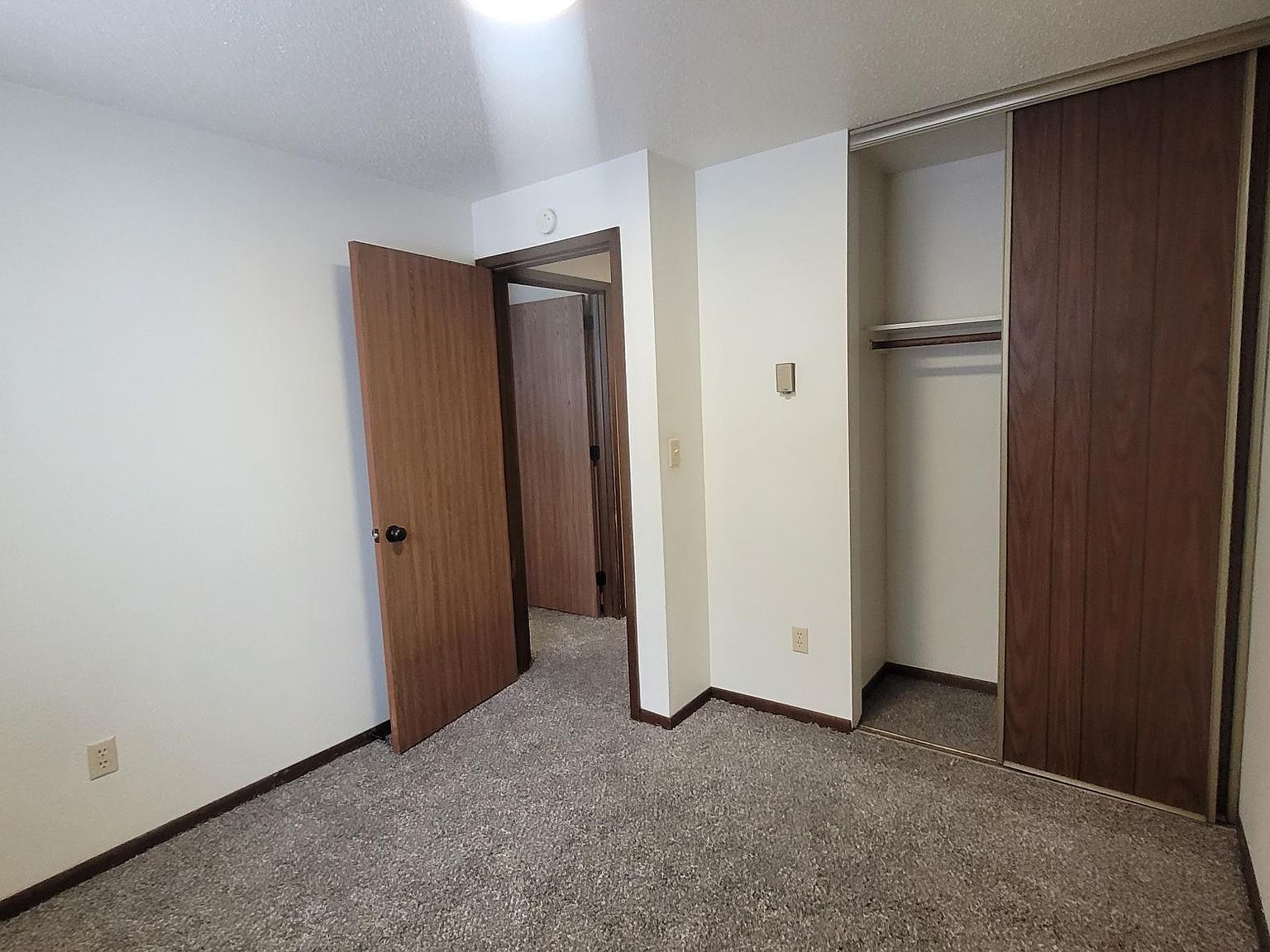 3202-3204 10th Ave N Fargo, ND 58102 - Thumbnail 3