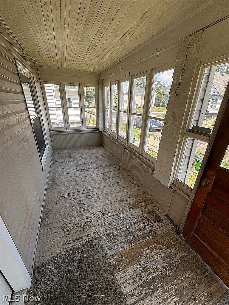 284 3rd St NW Barberton, OH 44203 - Thumbnail 3