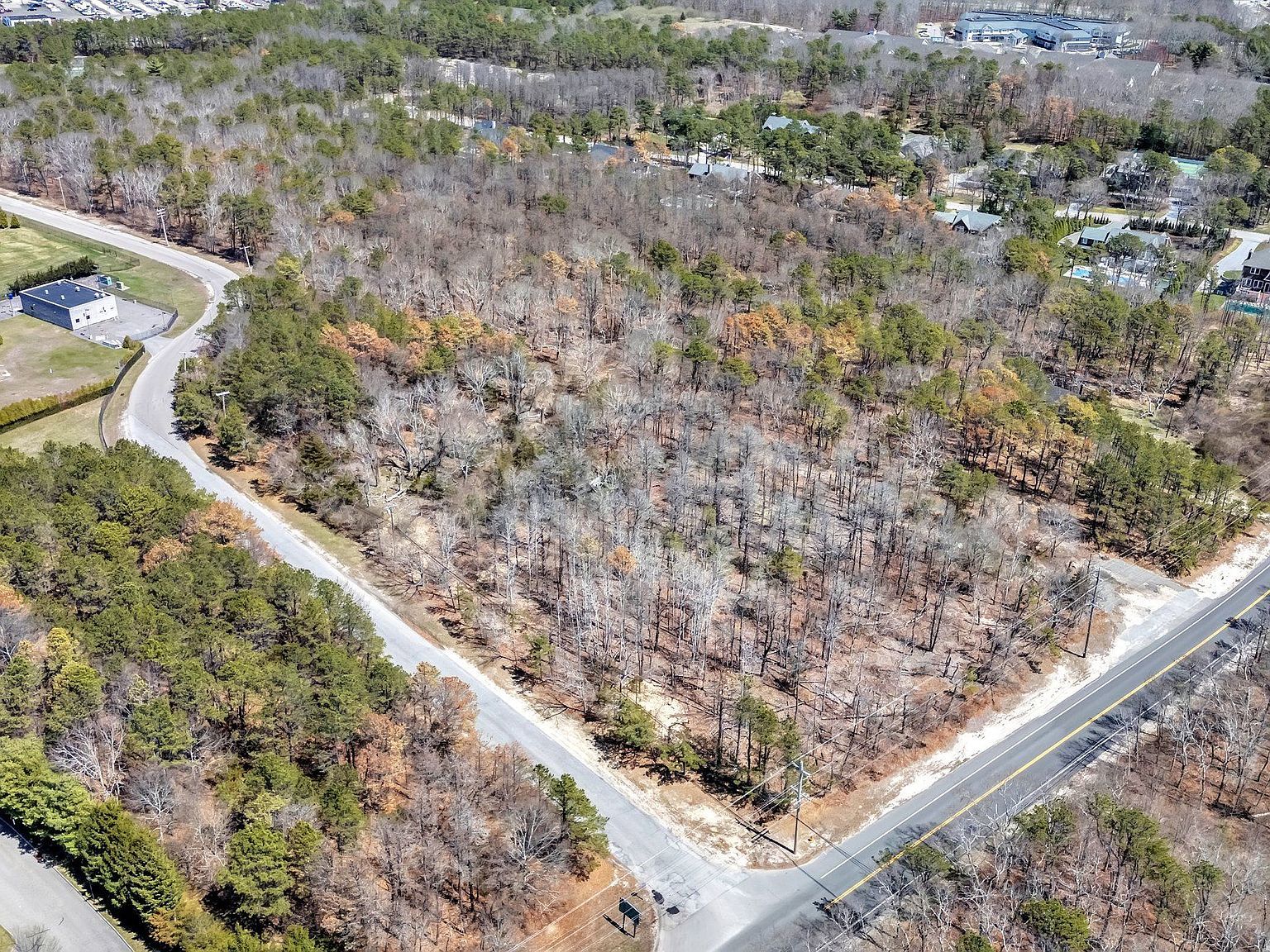 98 Old Country Rd Westhampton, NY 11977 - Thumbnail 3