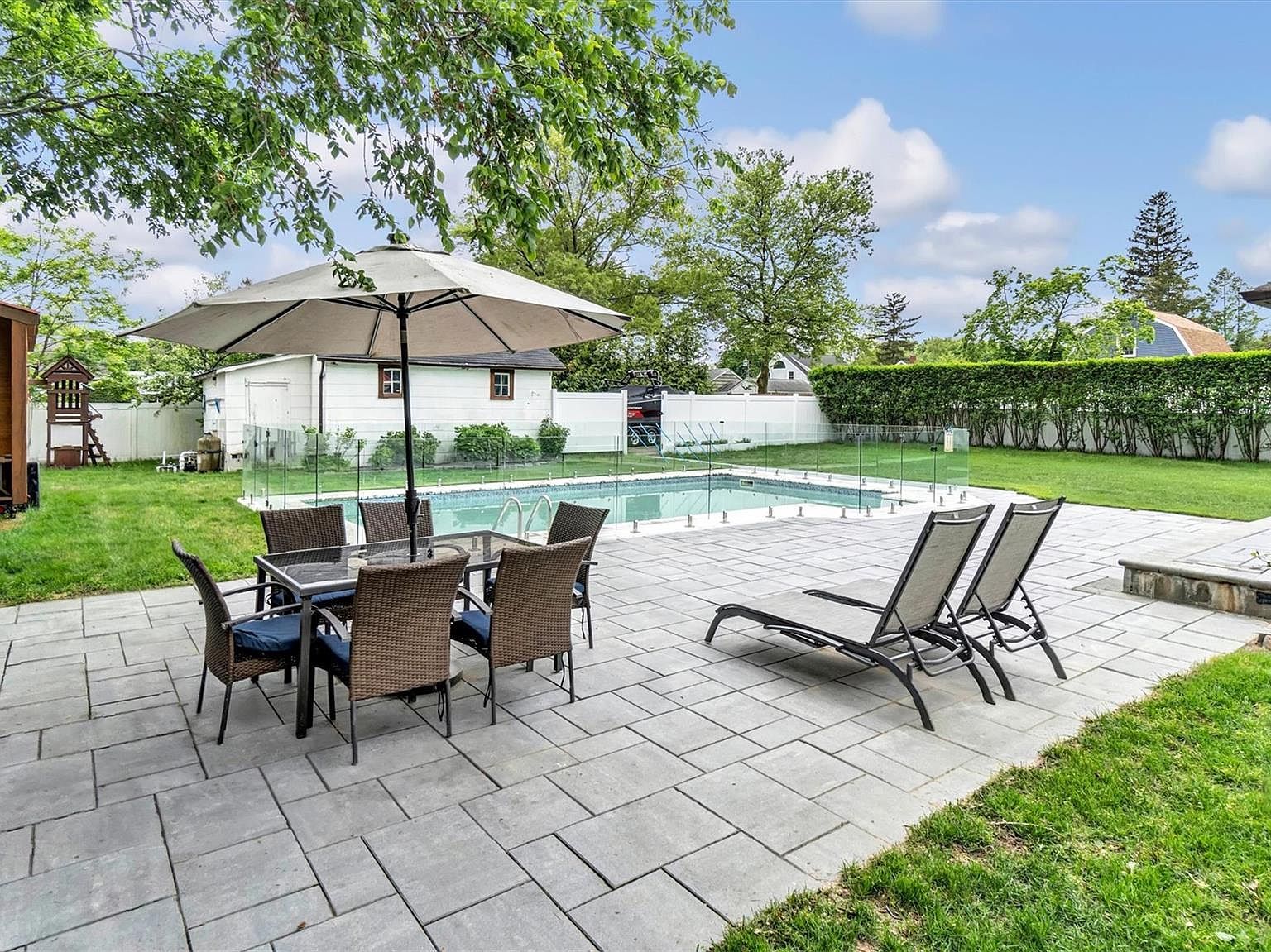 143 Hallock St Riverhead, NY 11901 - Thumbnail 3