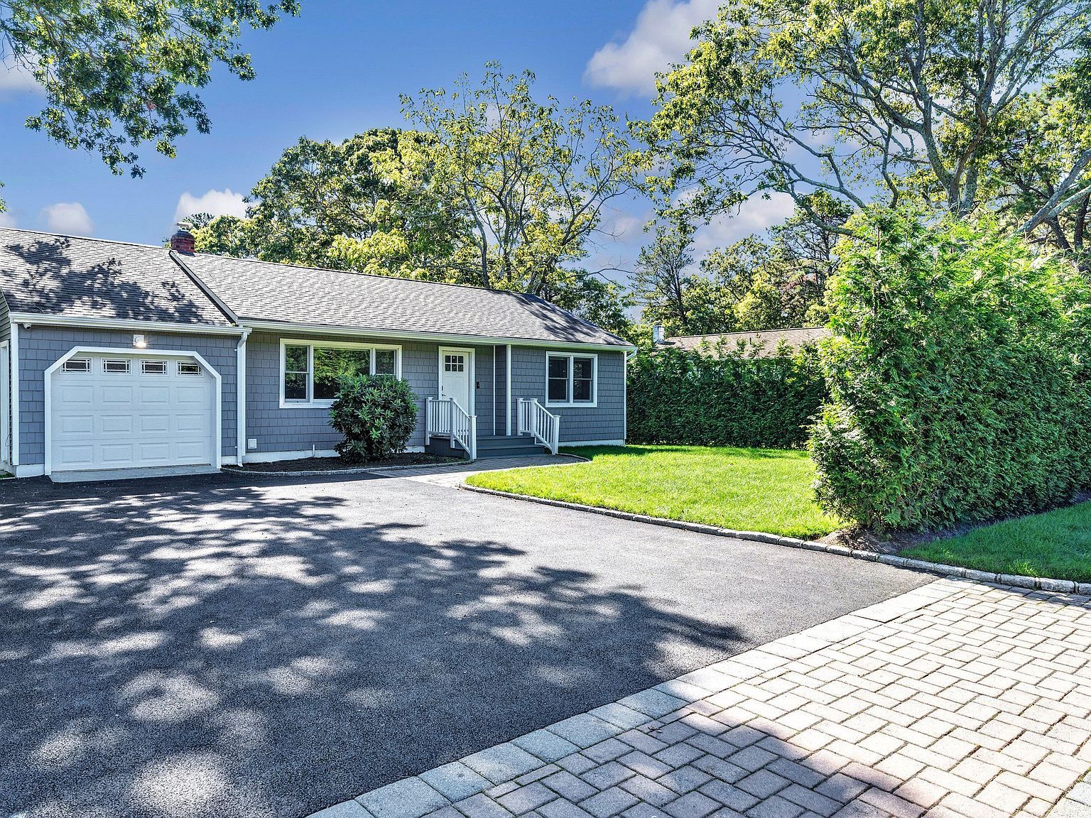 35 Suffolk Rd Hampton Bays, NY 11946 - Thumbnail 3