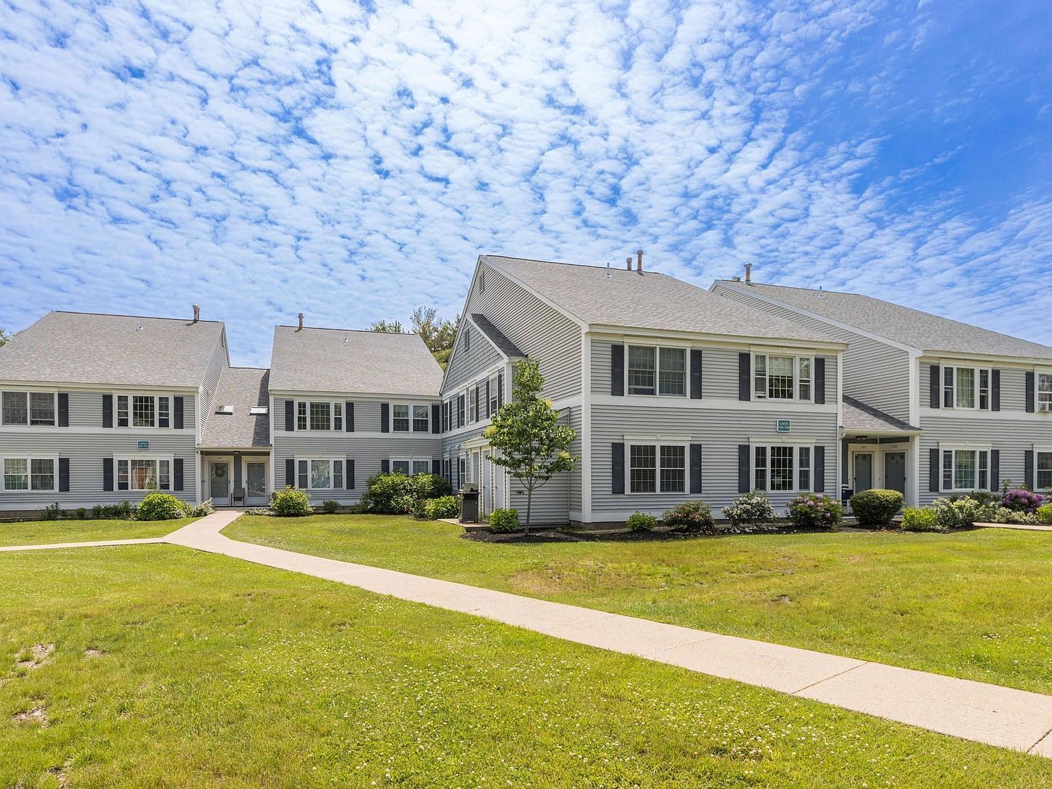 703 Springbrook Cir Portsmouth, NH 03801 - Thumbnail 3