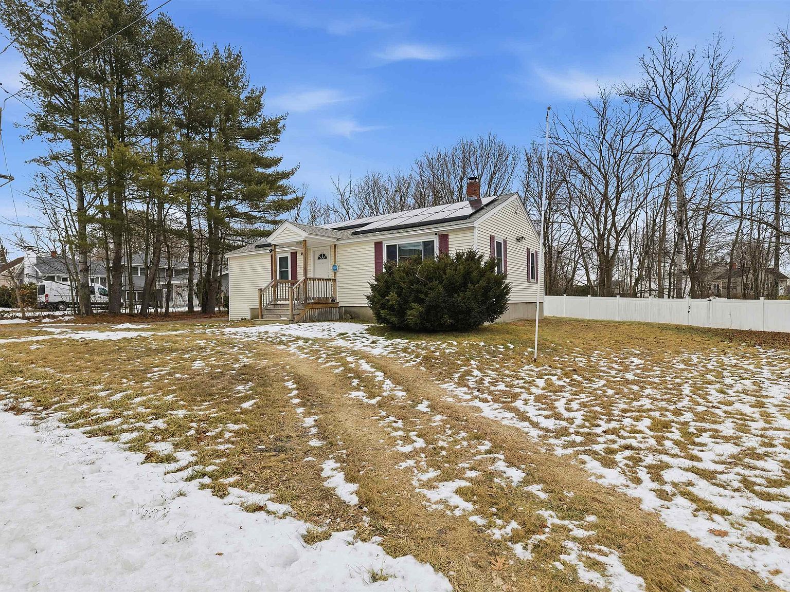 5 Railroad Ave Rochester, NH 03839 - Thumbnail 3