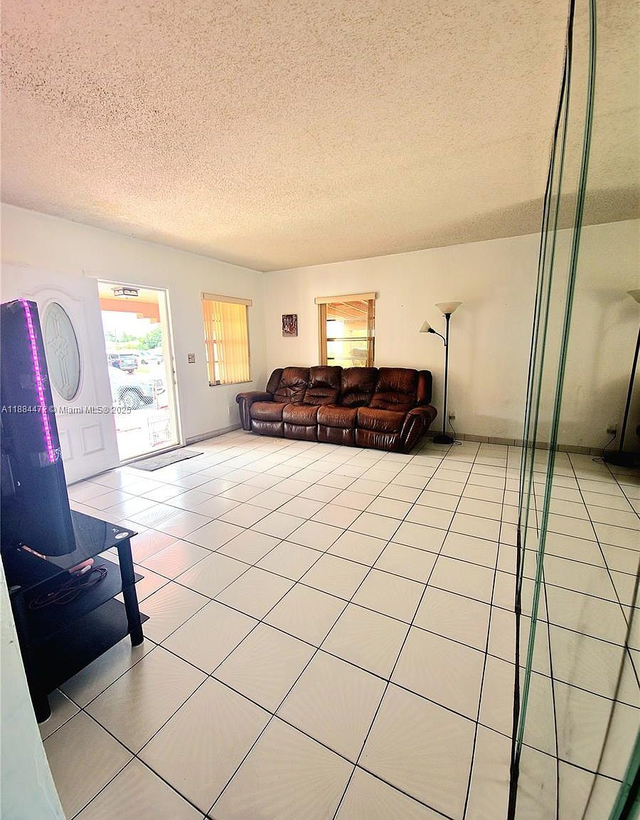 309 E 18th St Hialeah, FL 33010 - Thumbnail 3