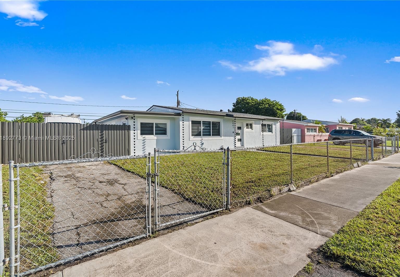 2441 NW 181st Ter Miami Gardens, FL 33056 - Thumbnail 3