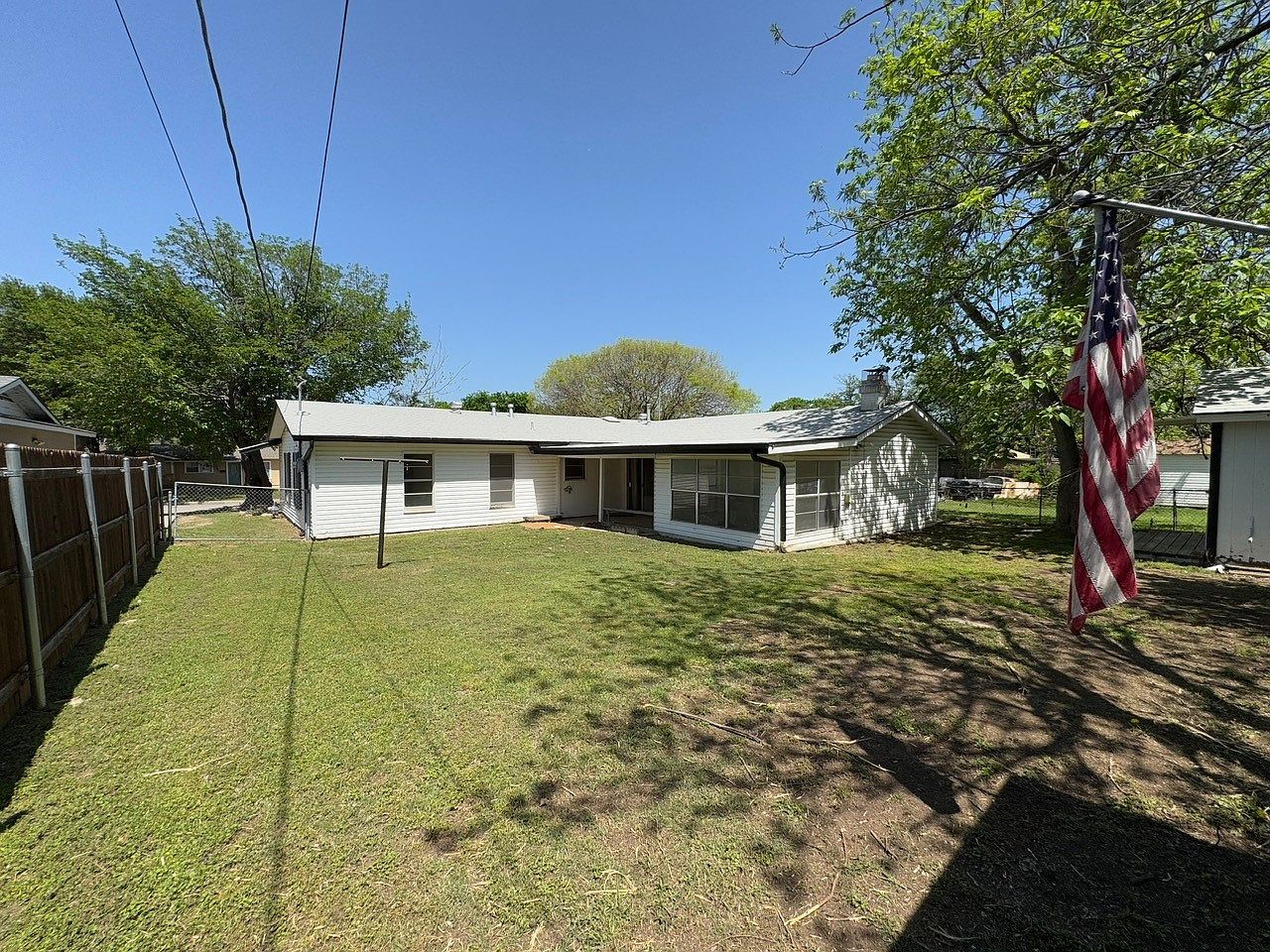 3560 Regal Rd Fort Worth, TX 76111 - Thumbnail 3