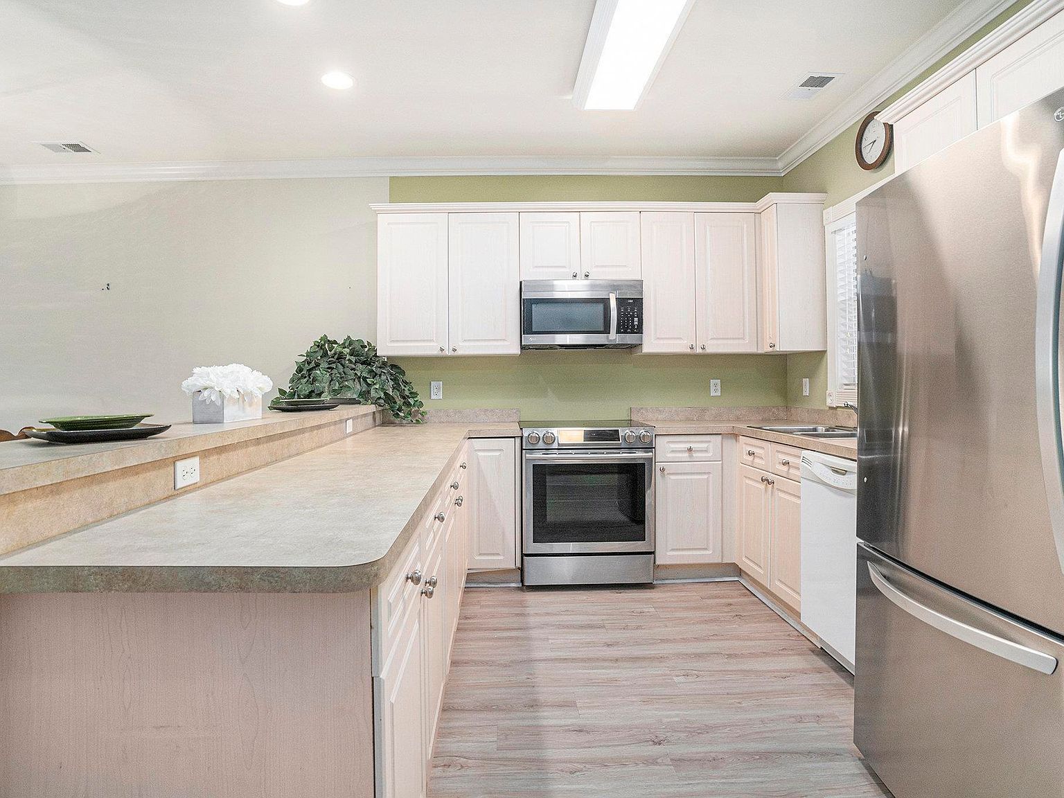 4895 Luster Leaf Cir APT 303 Myrtle Beach, SC 29577 - Thumbnail 3