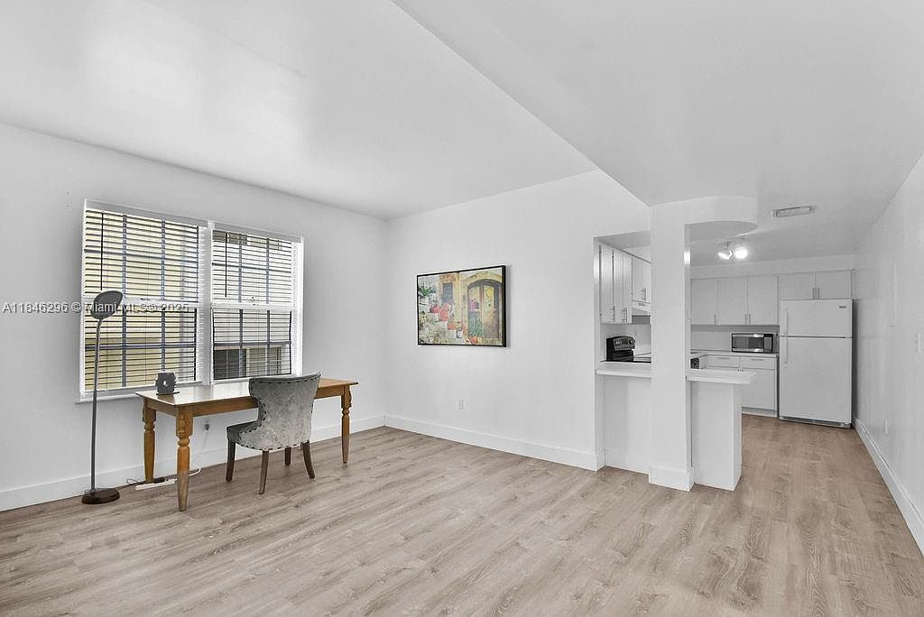 1051 Meridian Ave APT 1C, Miami Beach, FL, 33139 - Thumbnail 3