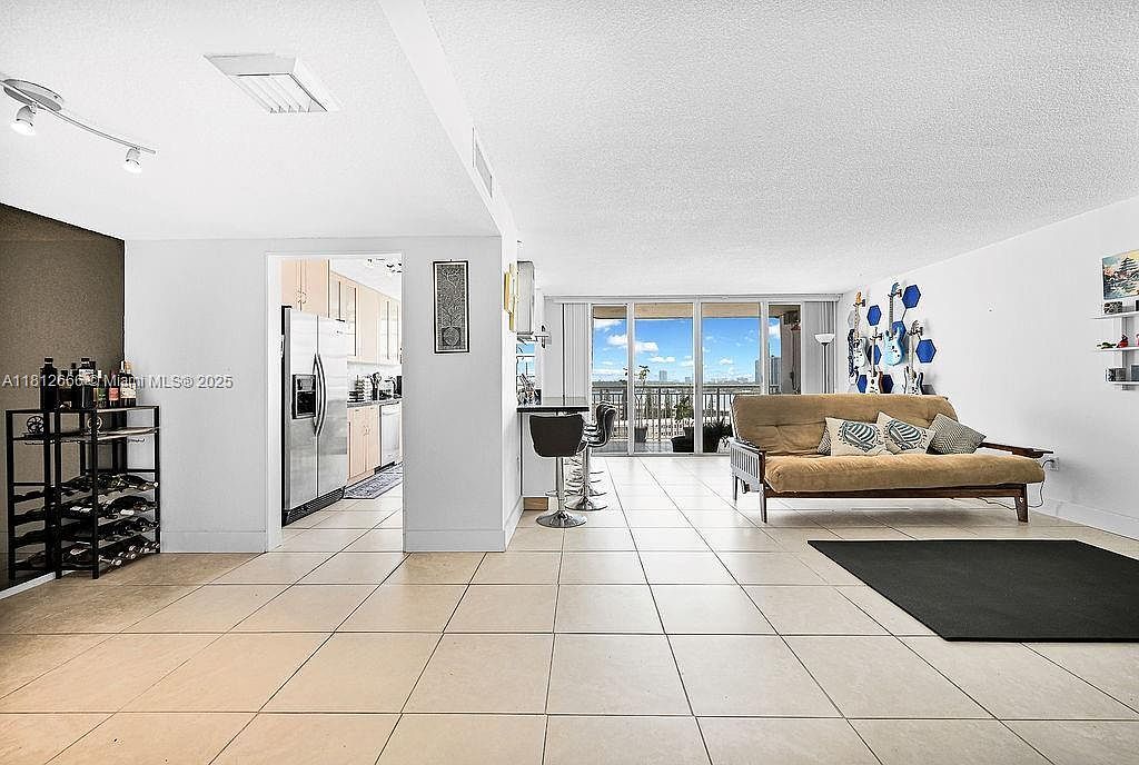 18041 Biscayne Blvd APT 1201 North Miami Beach, FL 33160 - Thumbnail 3