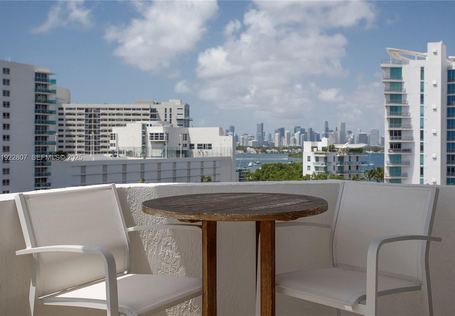 1621 Bay Rd APT 807 Miami Beach, FL 33139 - Thumbnail 3