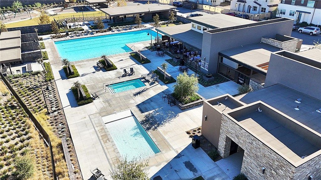 15946 Caterpillar Dr Fontana, CA 92336 - Thumbnail 3