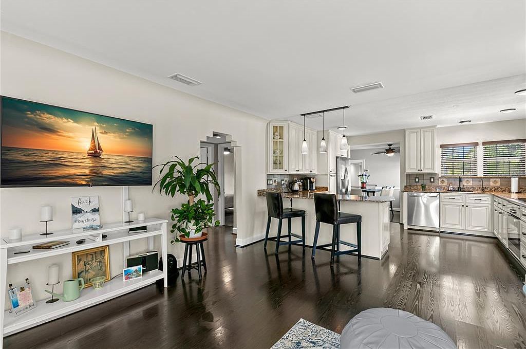 201 39th St S Saint Petersburg, FL 33711 - Thumbnail 3