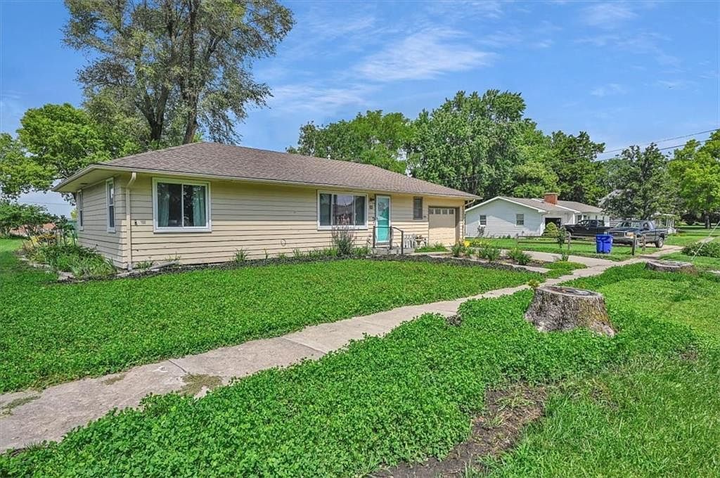 208 4th St Winchester, KS 66097 - Thumbnail 3