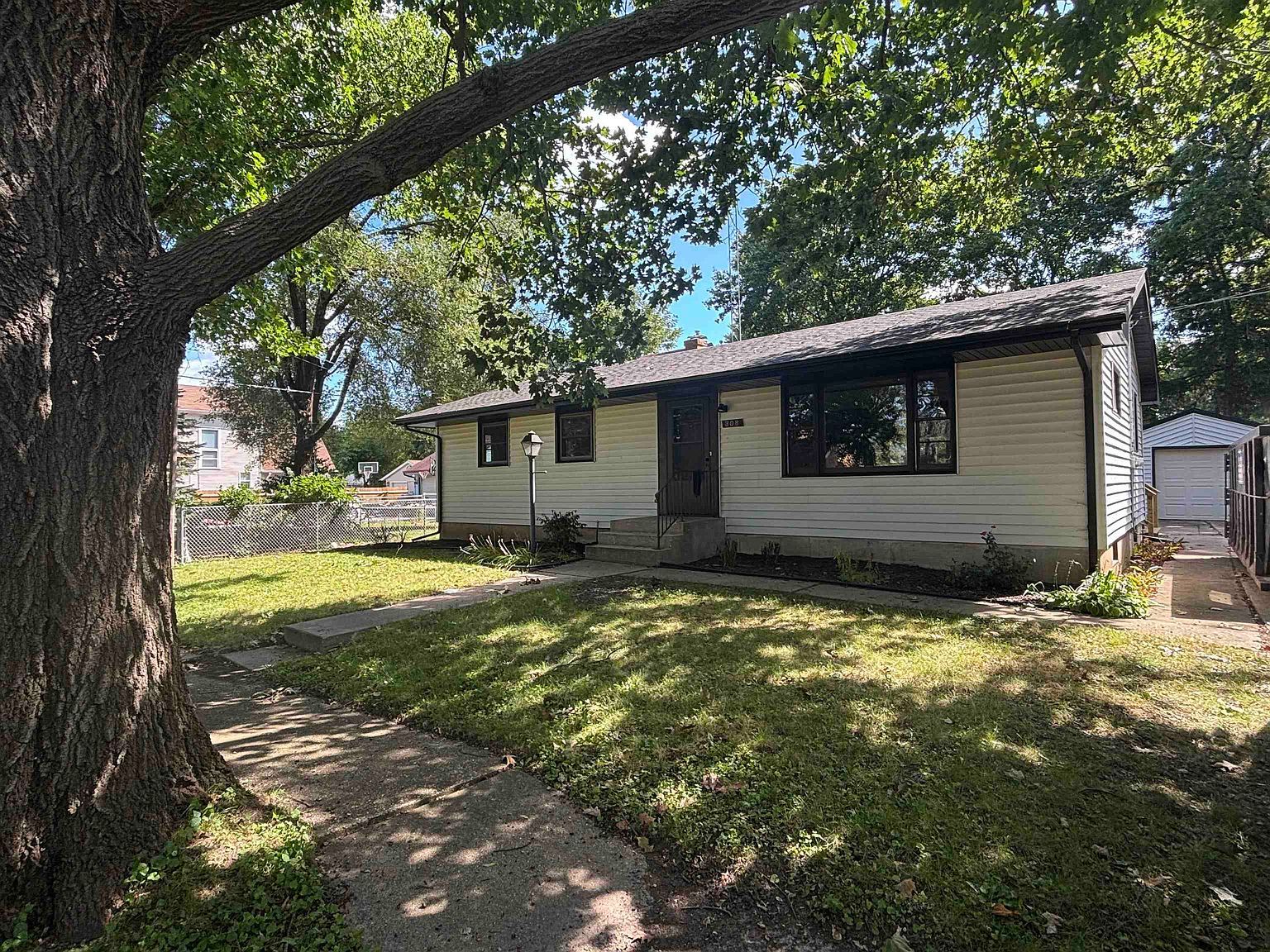 308 W Marshall St Belvidere, IL 61008 - Thumbnail 3